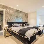The Ebor Suite @ Ryedale House
